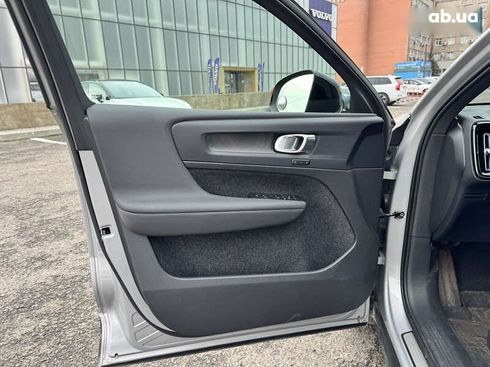 Volvo XC40 2023 - фото 12