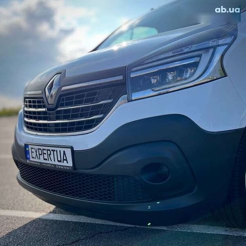 Renault Trafic 2021 - фото 9
