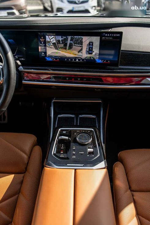BMW i7 2024 - фото 28