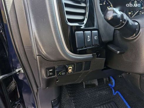 Mitsubishi Outlander 2017 - фото 12