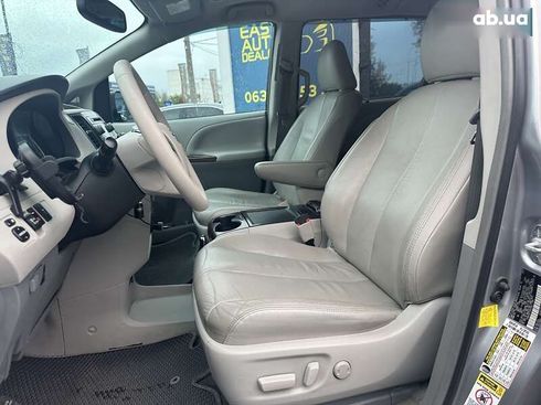 Toyota Sienna 2012 - фото 18