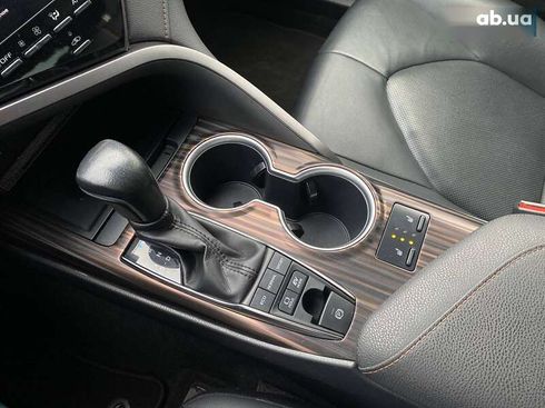 Toyota Camry 2020 - фото 17