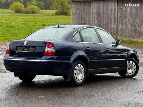 Volkswagen Passat 2004 синий - фото 4