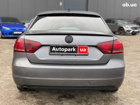 Volkswagen Passat 2012 серый - фото 7