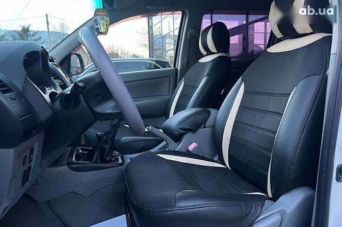 Toyota Hilux 2011 - фото 18