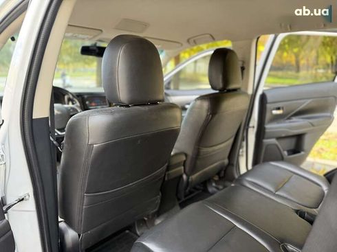 Mitsubishi Outlander 2015 - фото 28