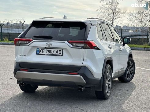 Toyota RAV4 2023 - фото 2