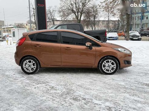 Ford Fiesta 2016 - фото 8