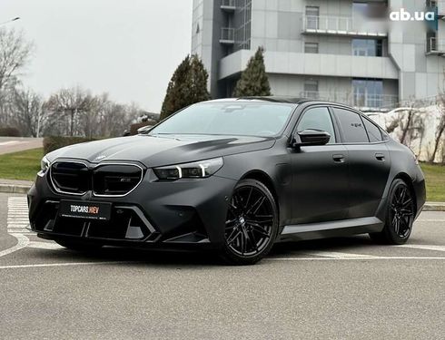 BMW M5 2024 - фото 4