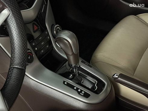 Chevrolet Cruze 2012 белый - фото 10