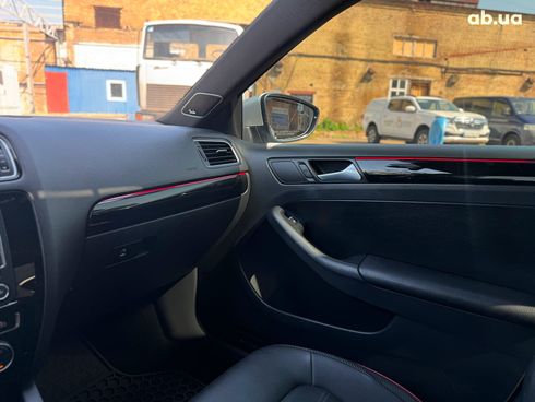 Volkswagen Jetta 2015 серый - фото 30