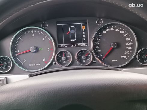 Volkswagen Touareg 2005 черный - фото 17