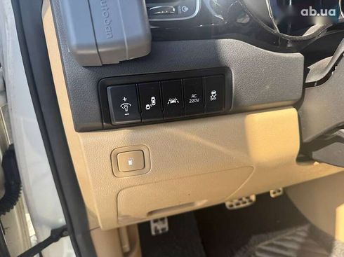 Kia Carnival 2017 - фото 11