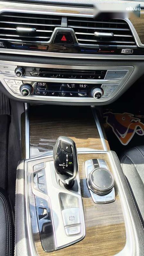 BMW 7 серия 2016 - фото 18