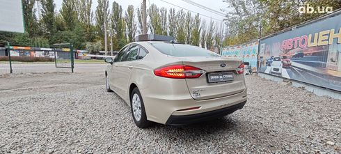 Ford Fusion 2019 бежевый - фото 4