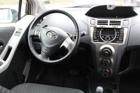 Toyota Yaris 2011 - фото 17