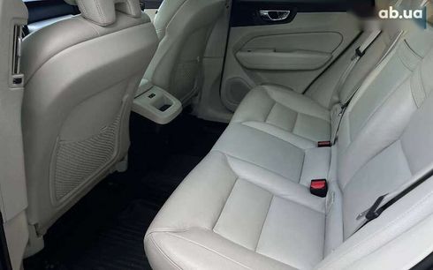 Volvo XC60 2018 - фото 17