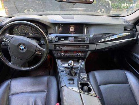 BMW 5 серия 2015 серый - фото 45