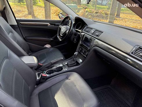 Volkswagen Passat 2016 красный - фото 24