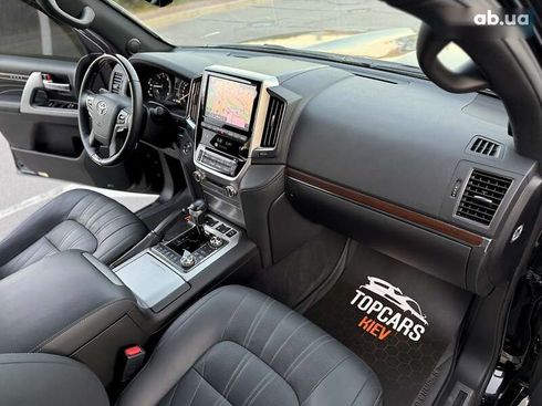 Toyota Land Cruiser 2020 - фото 29