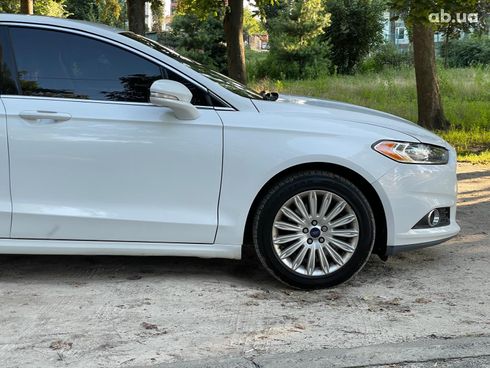 Ford Fusion 2015 белый - фото 6