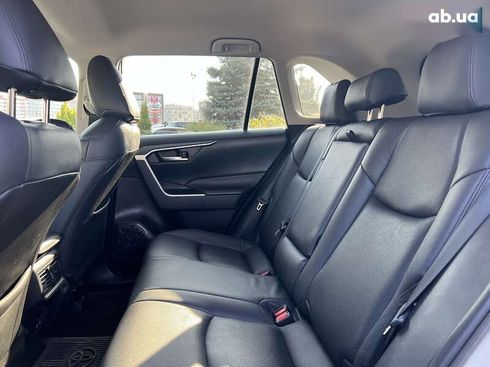 Toyota RAV4 2020 - фото 15