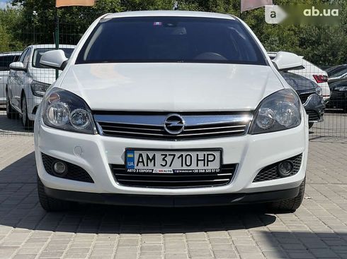 Opel Astra 2010 - фото 4