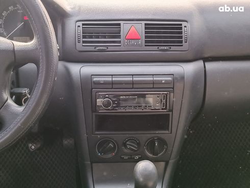 Skoda Octavia 2008 бежевый - фото 16