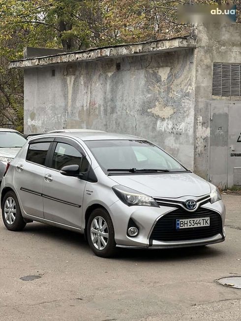 Toyota Yaris 2015 - фото 2