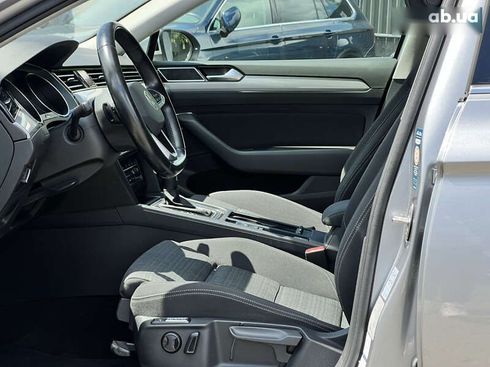 Volkswagen Passat 2021 - фото 27