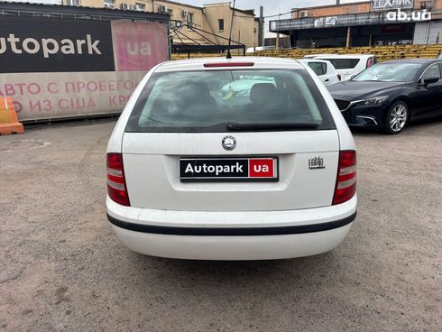 Skoda Fabia 2006 белый - фото 7