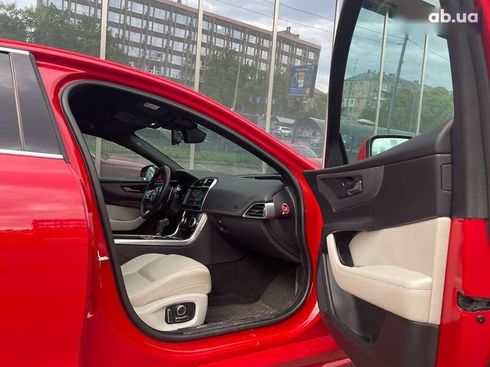 Jaguar XE 2019 - фото 14