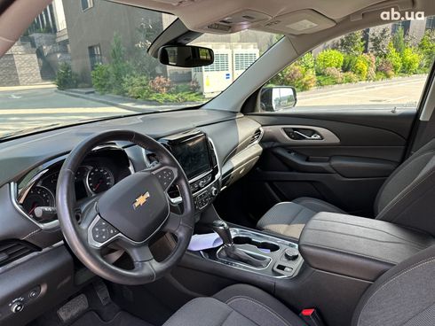 Chevrolet Traverse 2020 черный - фото 11
