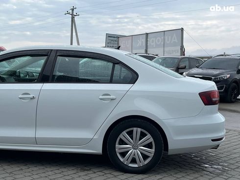 Volkswagen Jetta 2016 белый - фото 32