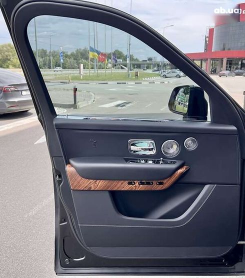 Rolls-Royce Cullinan 2022 - фото 23