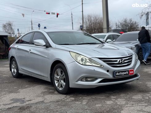 Hyundai Sonata 2013 серый - фото 4