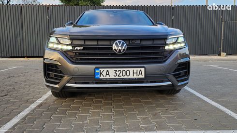 Volkswagen Touareg 2020 серый - фото 15