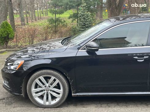 Volkswagen Passat 2018 черный - фото 14