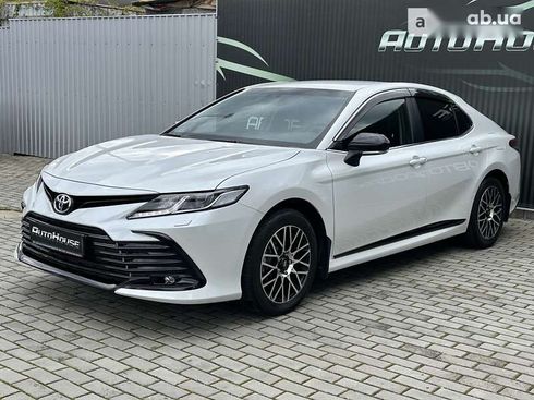 Toyota Camry 2021 - фото 2