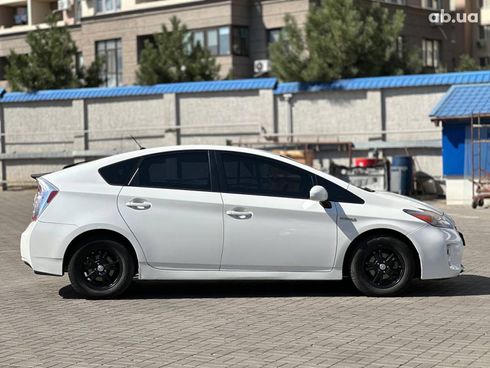 Toyota Prius 2012 белый - фото 4