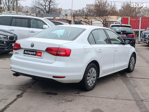 Volkswagen Jetta 2015 белый - фото 5
