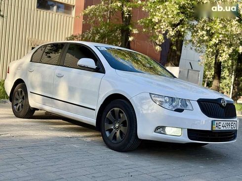 Skoda Superb 2013 - фото 9