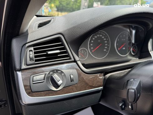 BMW 5 серия 2015 серый - фото 25