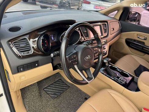 Kia Carnival 2019 - фото 11