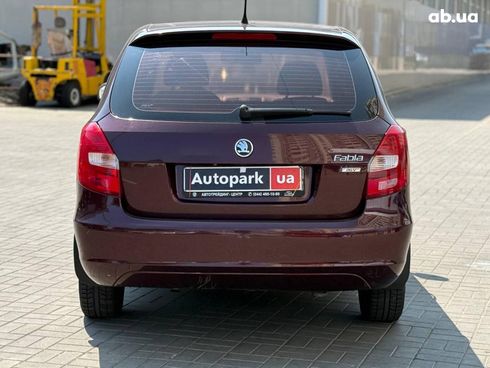 Skoda Fabia 2011 красный - фото 5