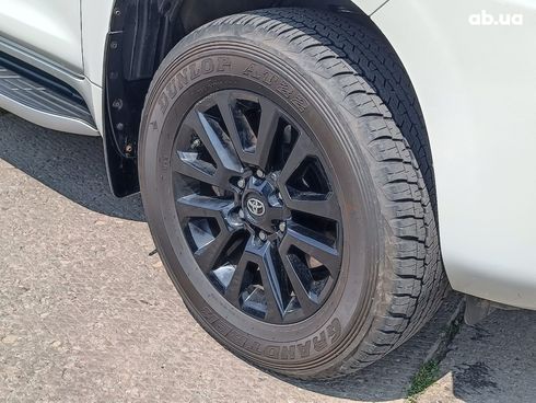 Toyota Land Cruiser Prado 2021 белый - фото 7