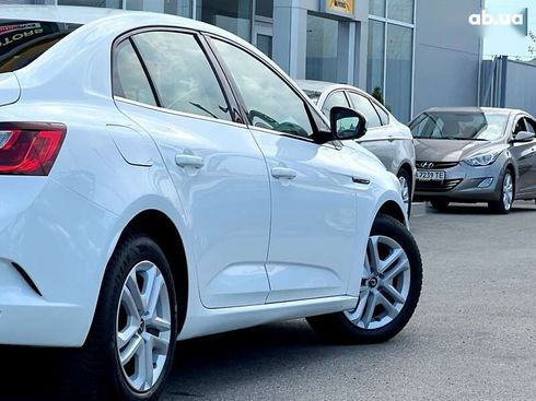 Renault Megane 2018 - фото 19