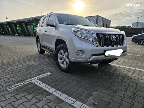 Toyota Land Cruiser Prado 2014 серебристый - фото 2