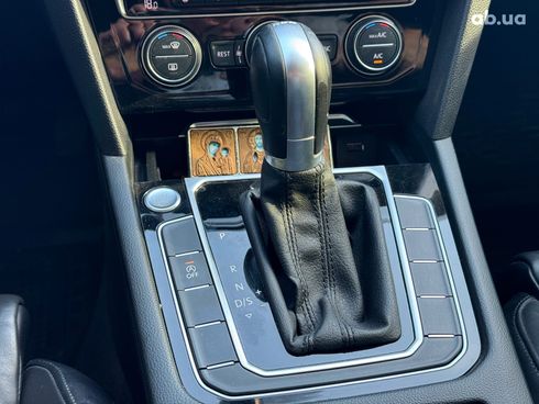 Volkswagen Passat 2017 черный - фото 34
