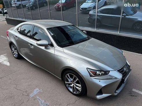 Lexus IS 2017 - фото 21